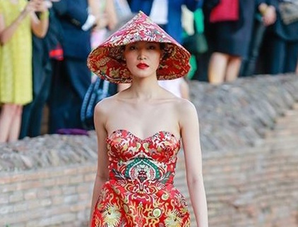 Ao dai khong quan va nhung hinh anh phan cam hinh anh