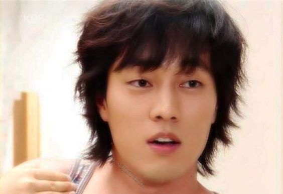 Ngoai hinh thu sinh cua So Ji Sub o tuoi doi muoi hinh anh