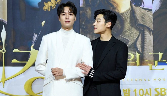 Lee Min Ho than mat voi nam phu truoc ong kinh hinh anh