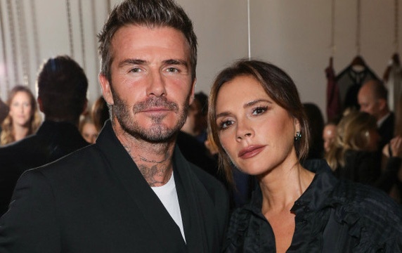 Victoria Beckham bi chi trich khi xin tien chinh phu hinh anh