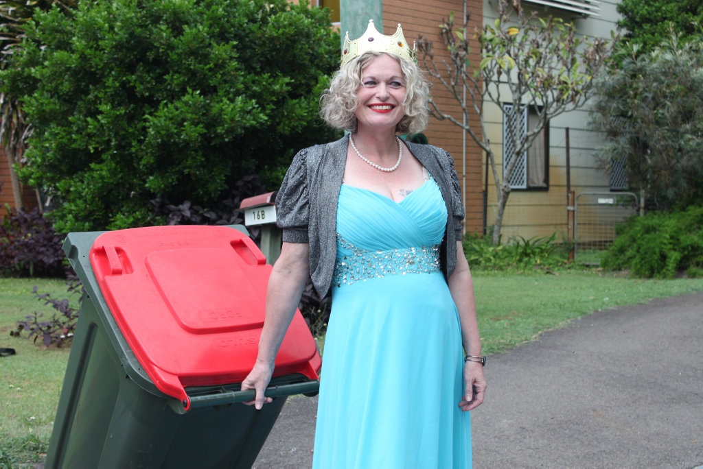 hoa hau khanh van mac vay da hoi di do rac anh 10