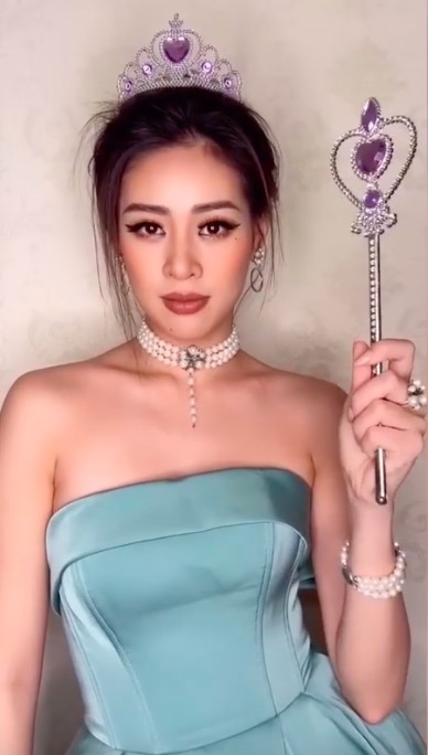 hoa hậu khánh vân mặc váy dạ hội đi đổ rác ảnh 2 hoa hau khanh van mac vay da hoi di do rac anh 2