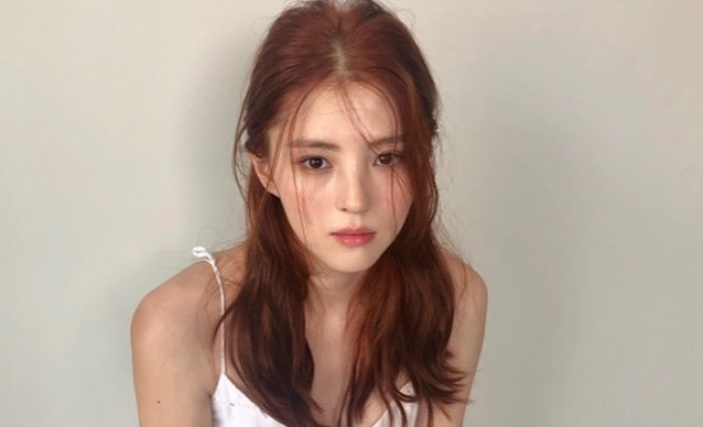 'Tieu Song Hye Kyo' Han So Hee tung lam viec o quan bar kiem song hinh anh