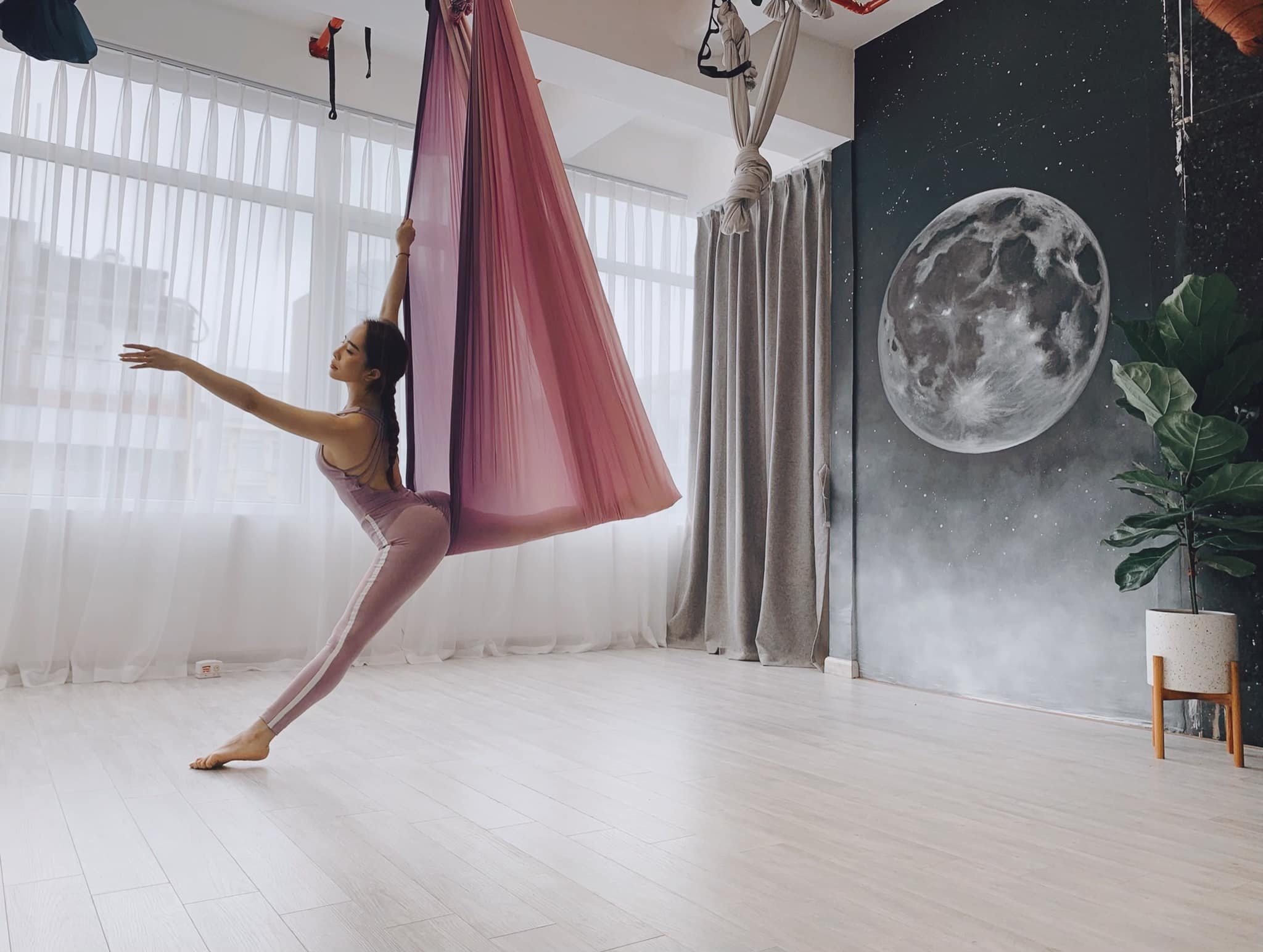 tư thế yoga khó của sao việt ảnh 10 tu the yoga kho cua sao viet anh 10