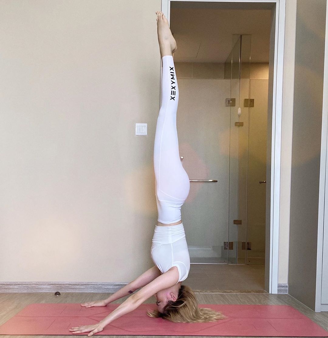 tư thế yoga khó của sao việt ảnh 6 tu the yoga kho cua sao viet anh 6