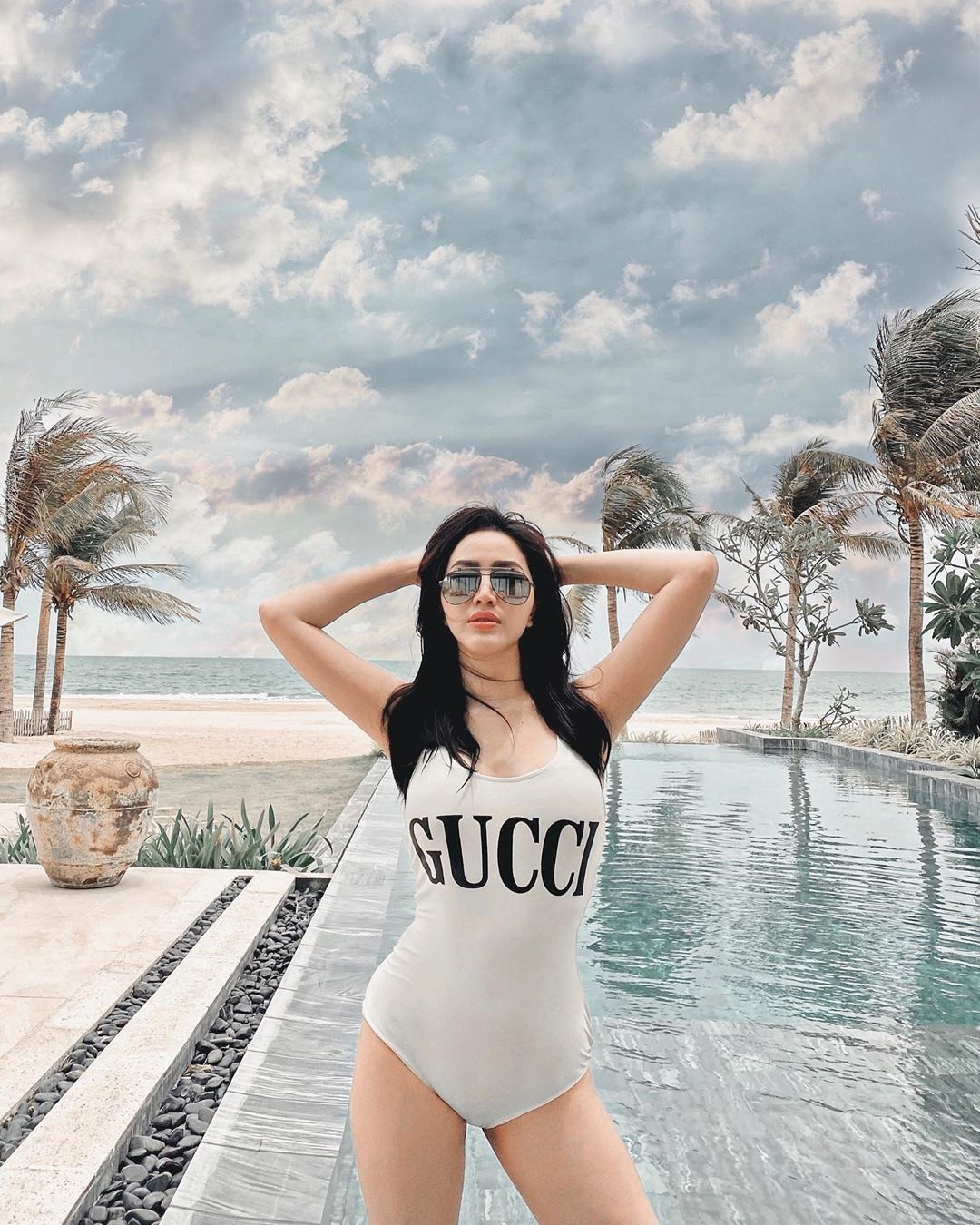 my nhan viet di du lich bien sau dich anh 4