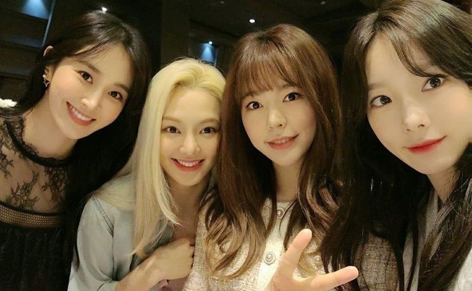 Fan vui mung khi 7 thanh vien SNSD tu hop tai dam cuoi quan ly cu hinh anh