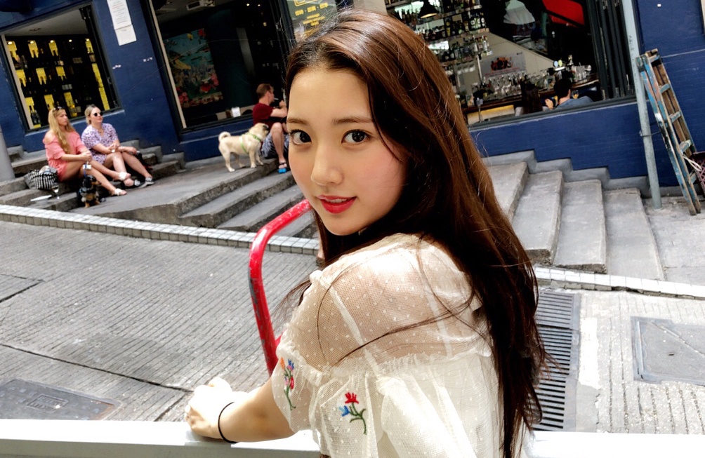 Ve ngoai cua my nhan sinh nam 2000 dong vai gai mai dam hinh anh