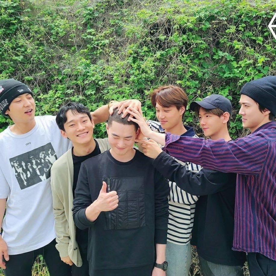 suho cạo đầu nhập ngũ ảnh 2 suho cao dau nhap ngu anh 2