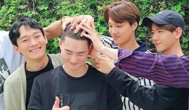 My nam EXO cao dau, bi mat len duong nhap ngu hinh anh