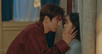 Nu hon gay sot cua Lee Min Ho trong 'Quan vuong bat diet' hinh anh