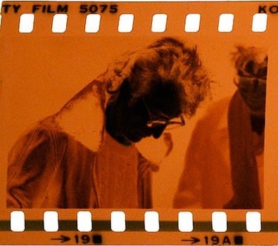 john lennon ký tên cho kẻ ám sát mình ảnh 2 john lennon ky ten cho ke am sat minh anh 2