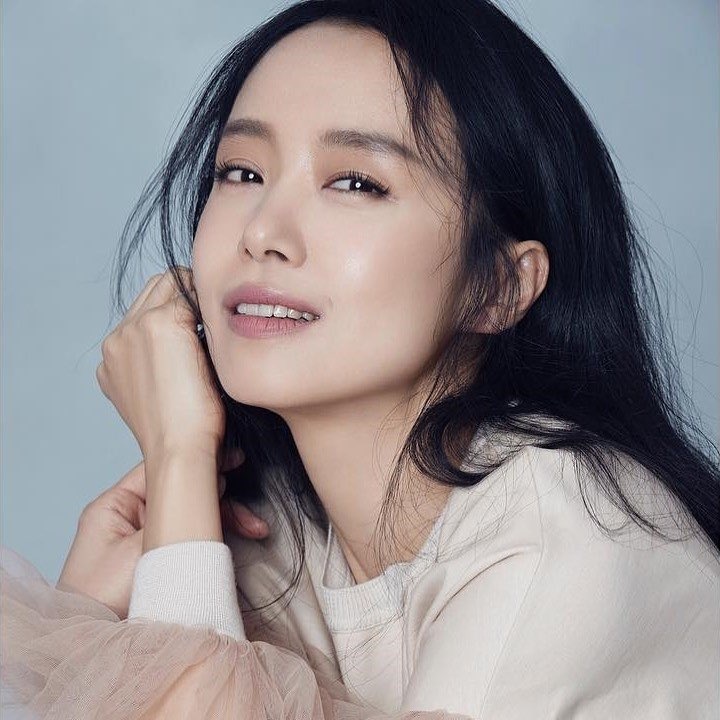 suzy gay tranh cai khi chup anh cung dan chi anh 9