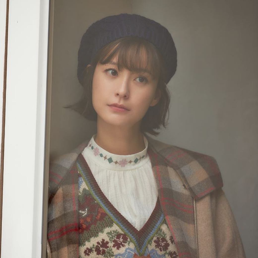 suzy gay tranh cai khi chup anh cung dan chi anh 12