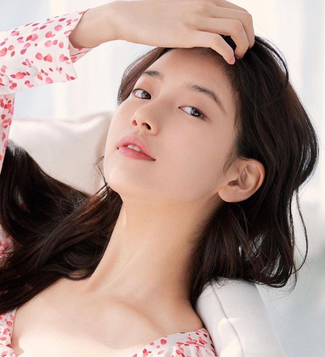 suzy gay tranh cai khi chup anh cung dan chi anh 2