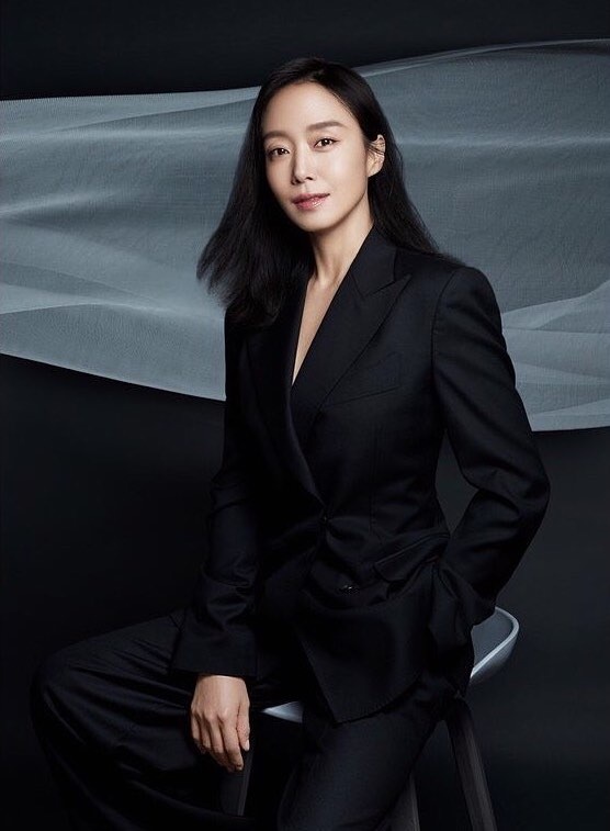 suzy gay tranh cai khi chup anh cung dan chi anh 11