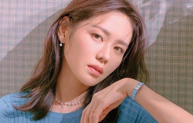 Dan mang che cuoi khi Son Ye Jin duoc binh chon dep nhat the gioi hinh anh