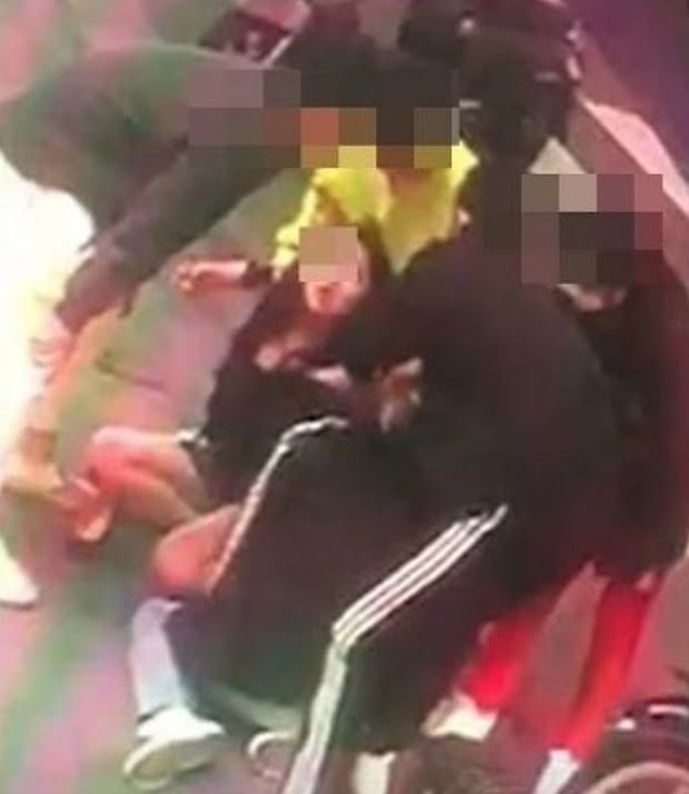 nguoi mau khiem thinh han bi hanh hung anh 4