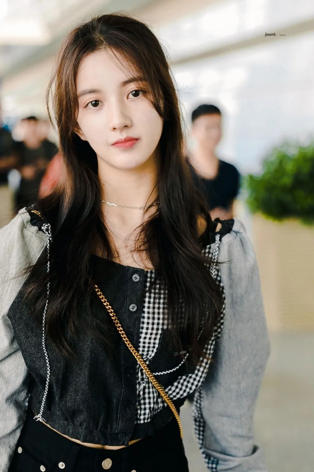 than tuong bi duoi khoi nhom nhac anh 2