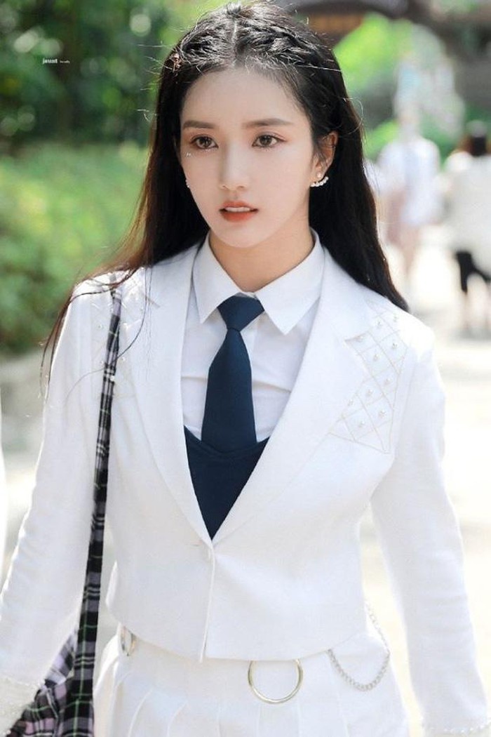 than tuong bi duoi khoi nhom nhac anh 3