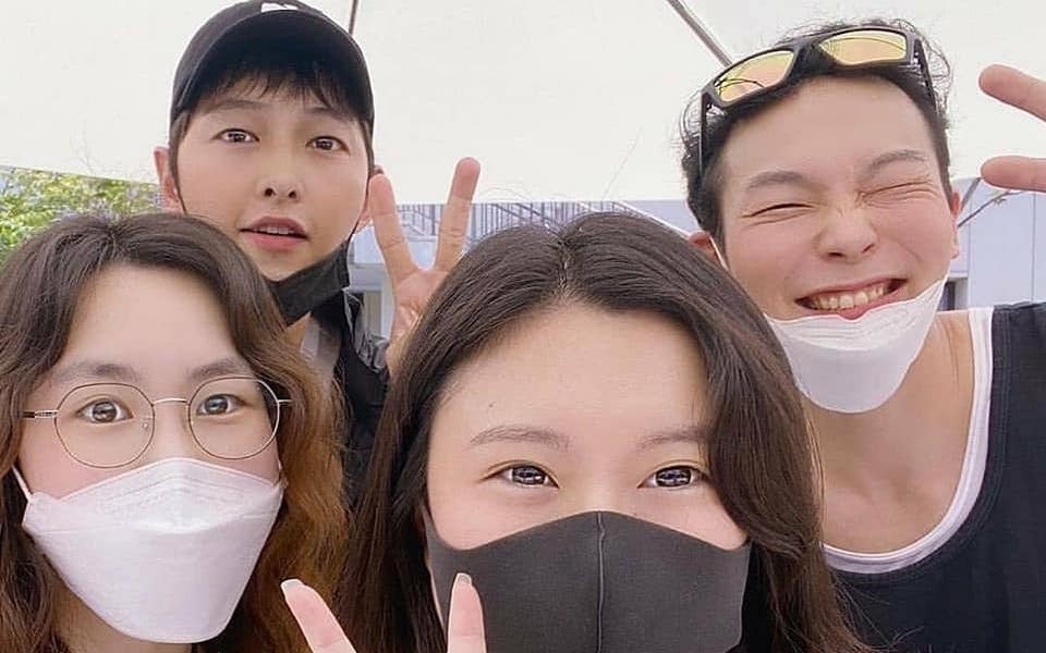 Song Joong Ki hoi ngo ban be sau tin hen ho nu luat su hinh anh