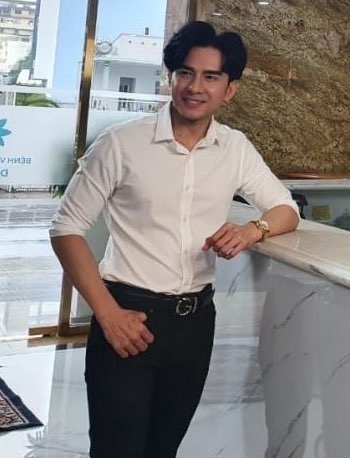 anh sao viet nguoi qua duong chup anh 4