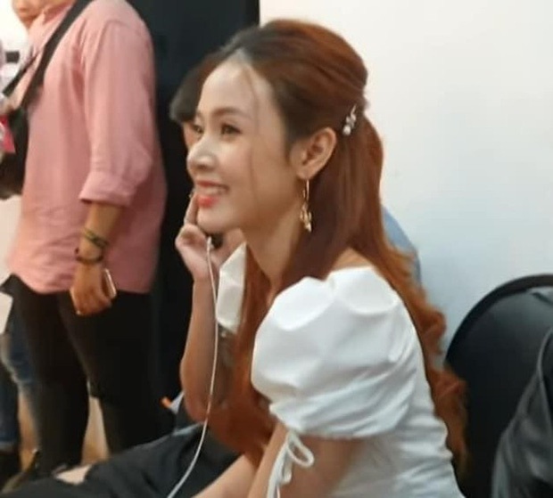 anh sao viet nguoi qua duong chup anh 7