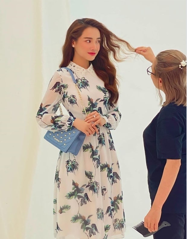 anh sao viet nguoi qua duong chup anh 6