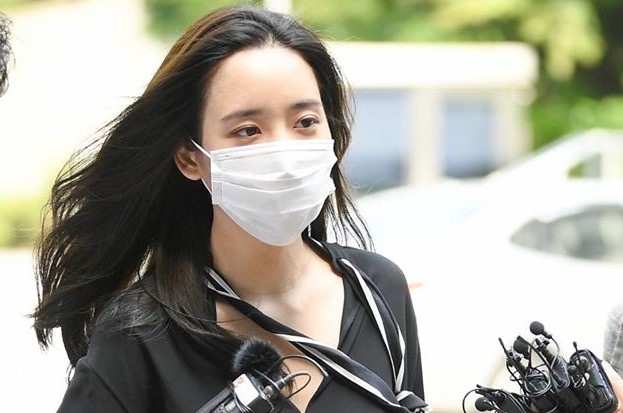 Ban gai cu cua T.O.P lam chung vu cuu chu tich YG de doa nhan chung hinh anh