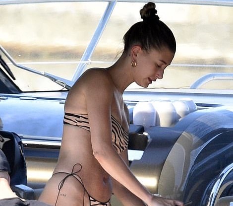 hailey bieber bella hadid khoe dang tren du thuyen anh 4