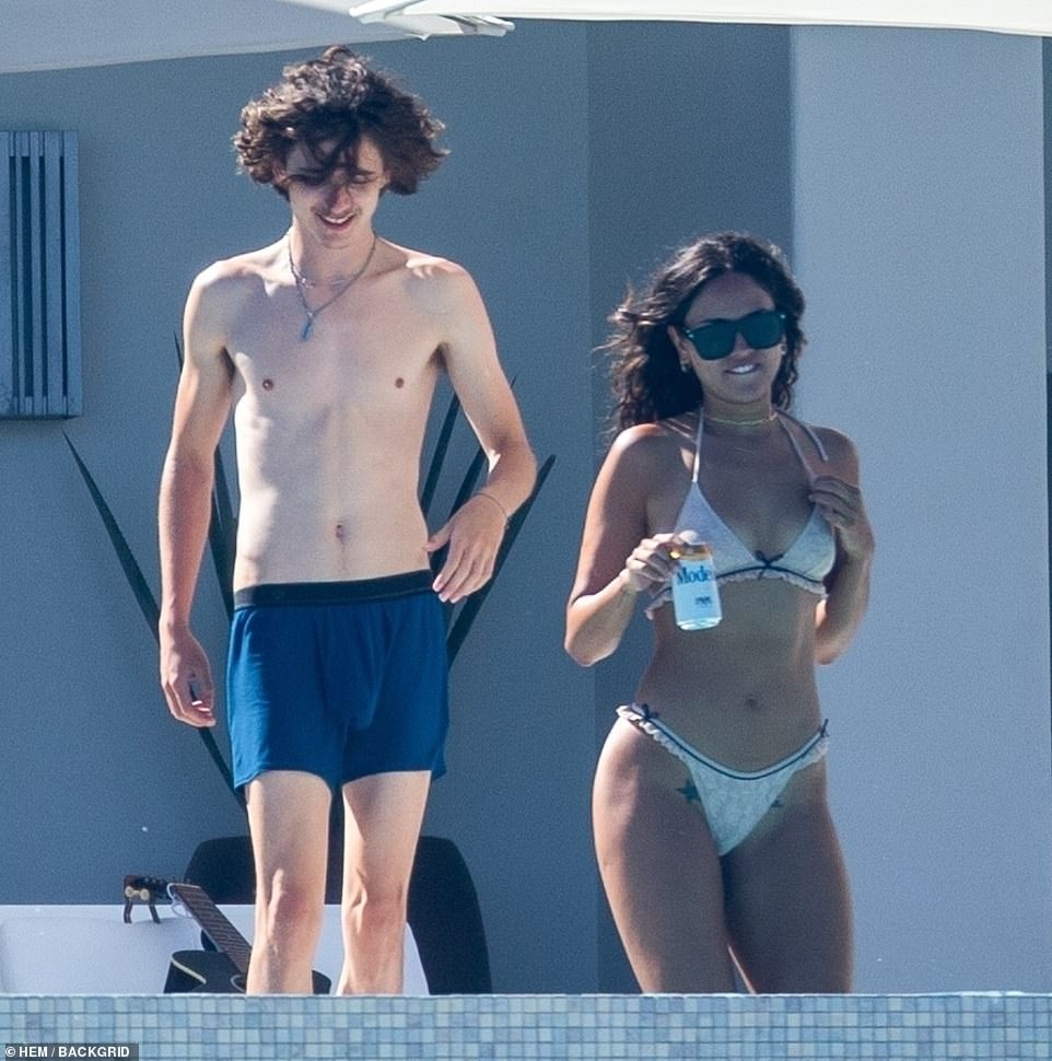 timothee chalamet có bạn gái mới ảnh 1 timothee chalamet co ban gai moi anh 1