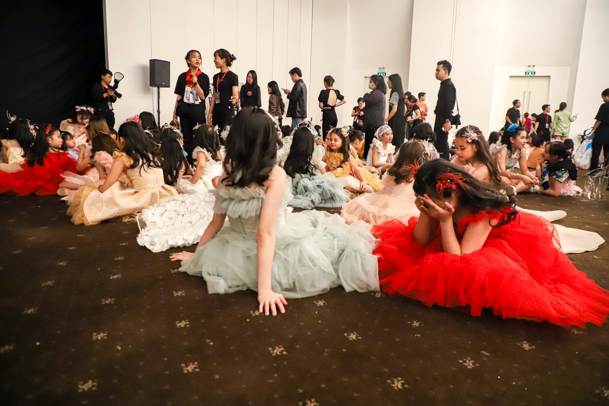 mau nhi bieu dien thoi trang anh 2