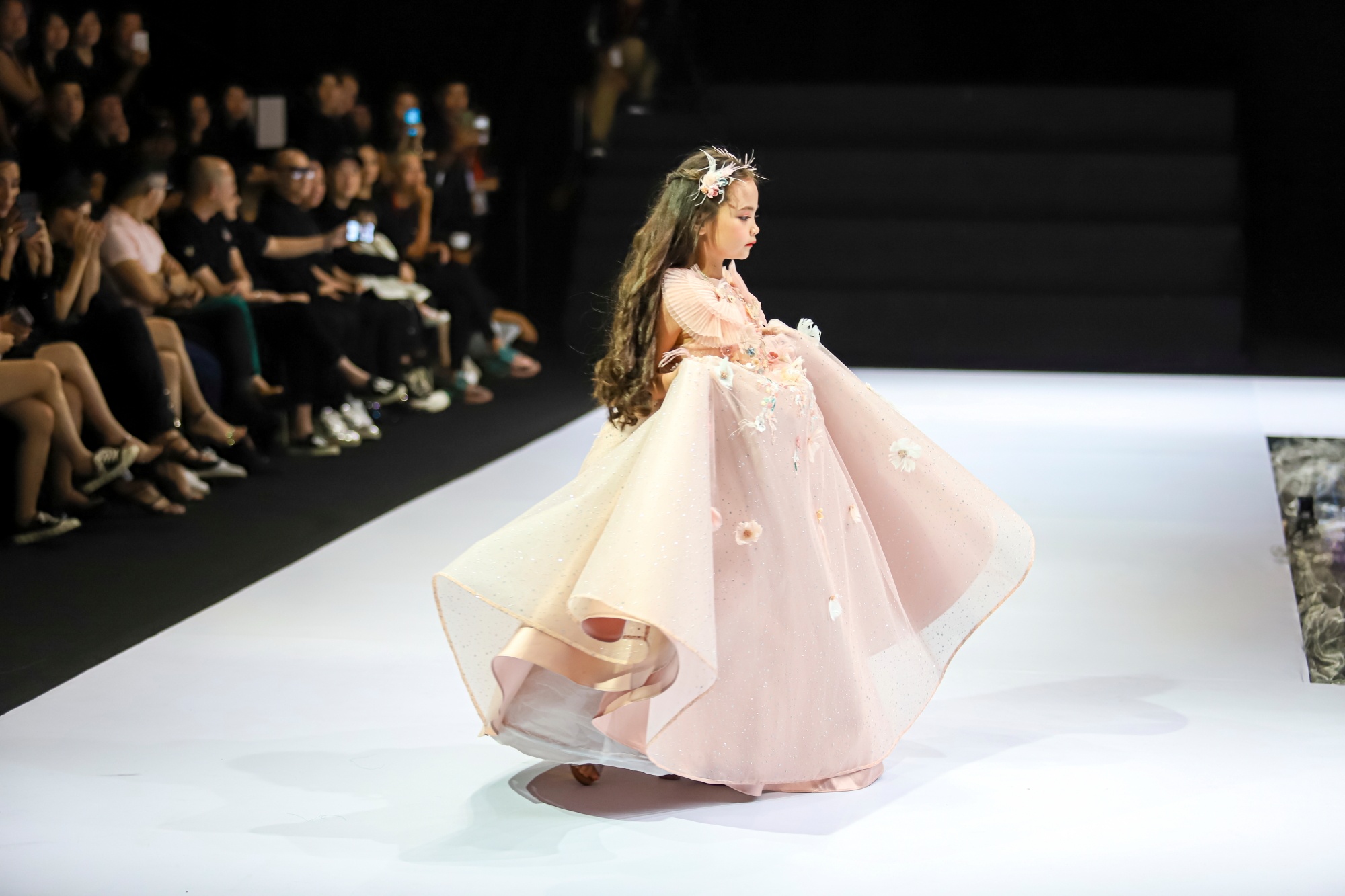 mau nhi bieu dien thoi trang anh 16