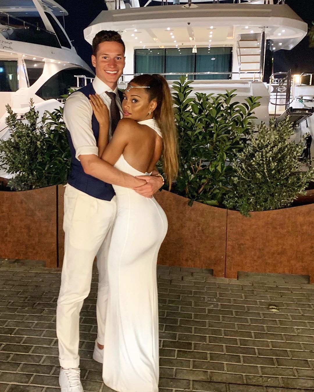 nhan sac ban gai vu cong cua Julian Draxler anh 4