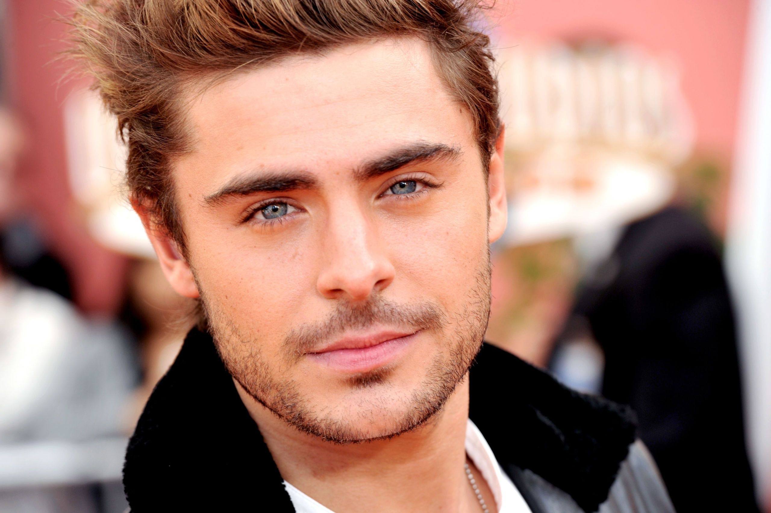 zac efron thay doi ngoai hinh anh 6