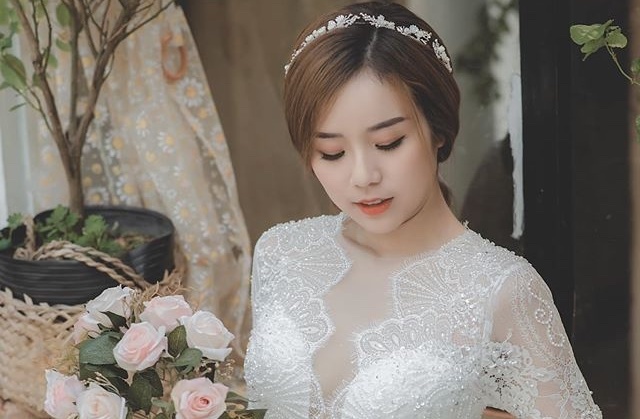 Bao Ngoc mac vay cuoi de thoa uoc mo sau ly hon Hoai Lam hinh anh