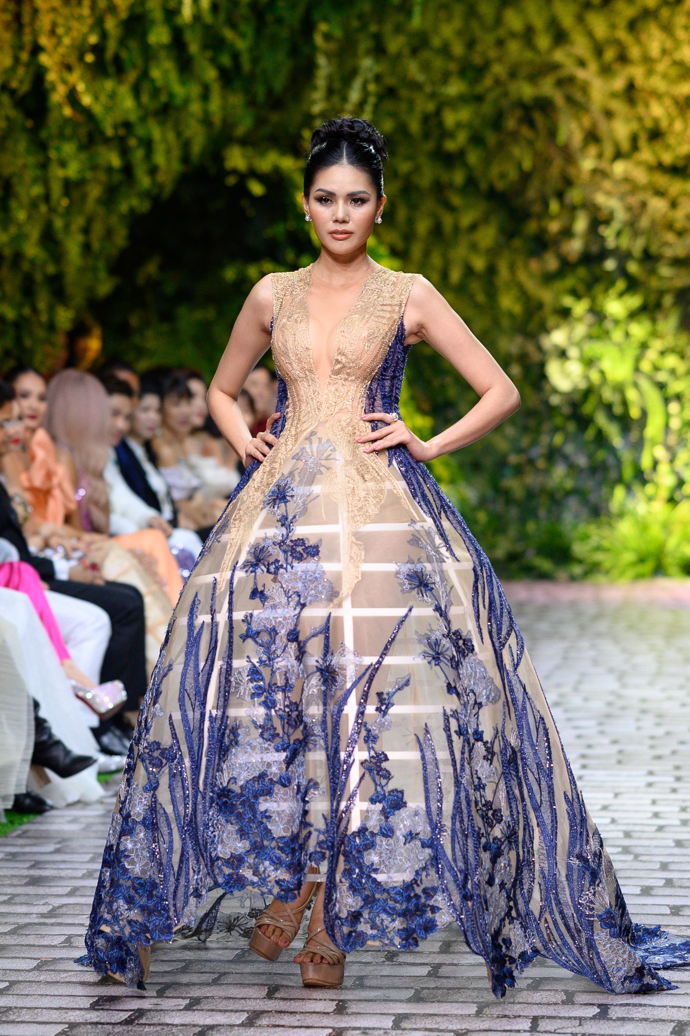 show thoi trang hoang hai anh 12