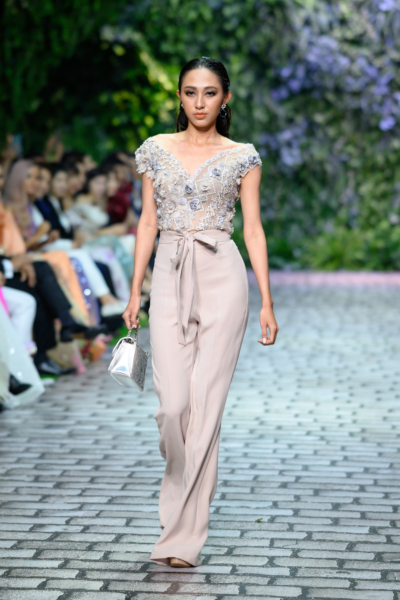 show thoi trang hoang hai anh 23