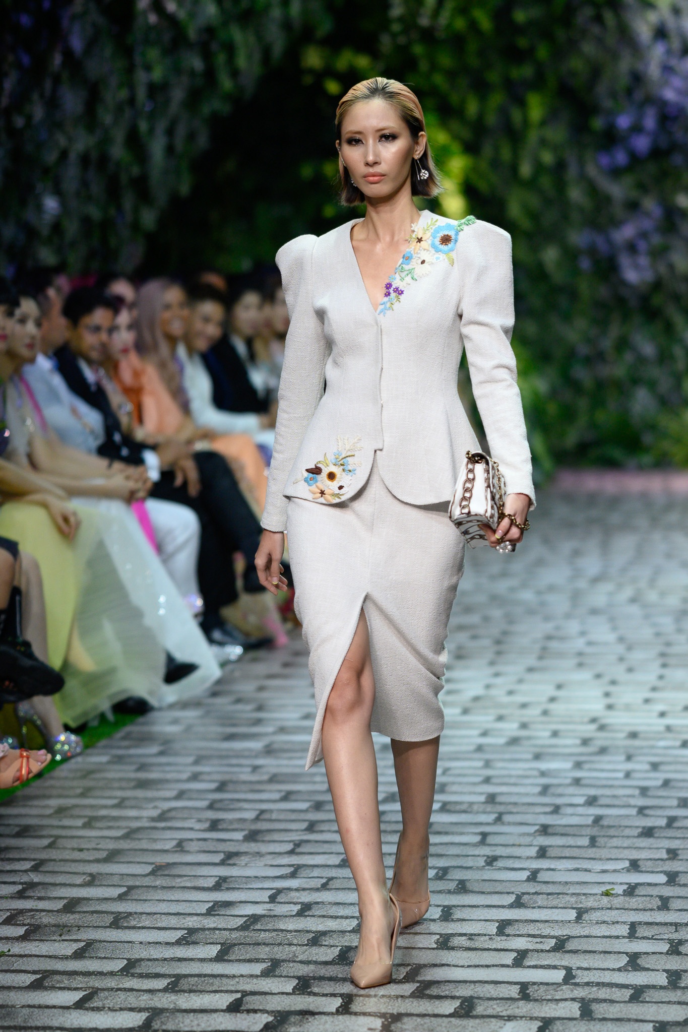 show thoi trang hoang hai anh 21