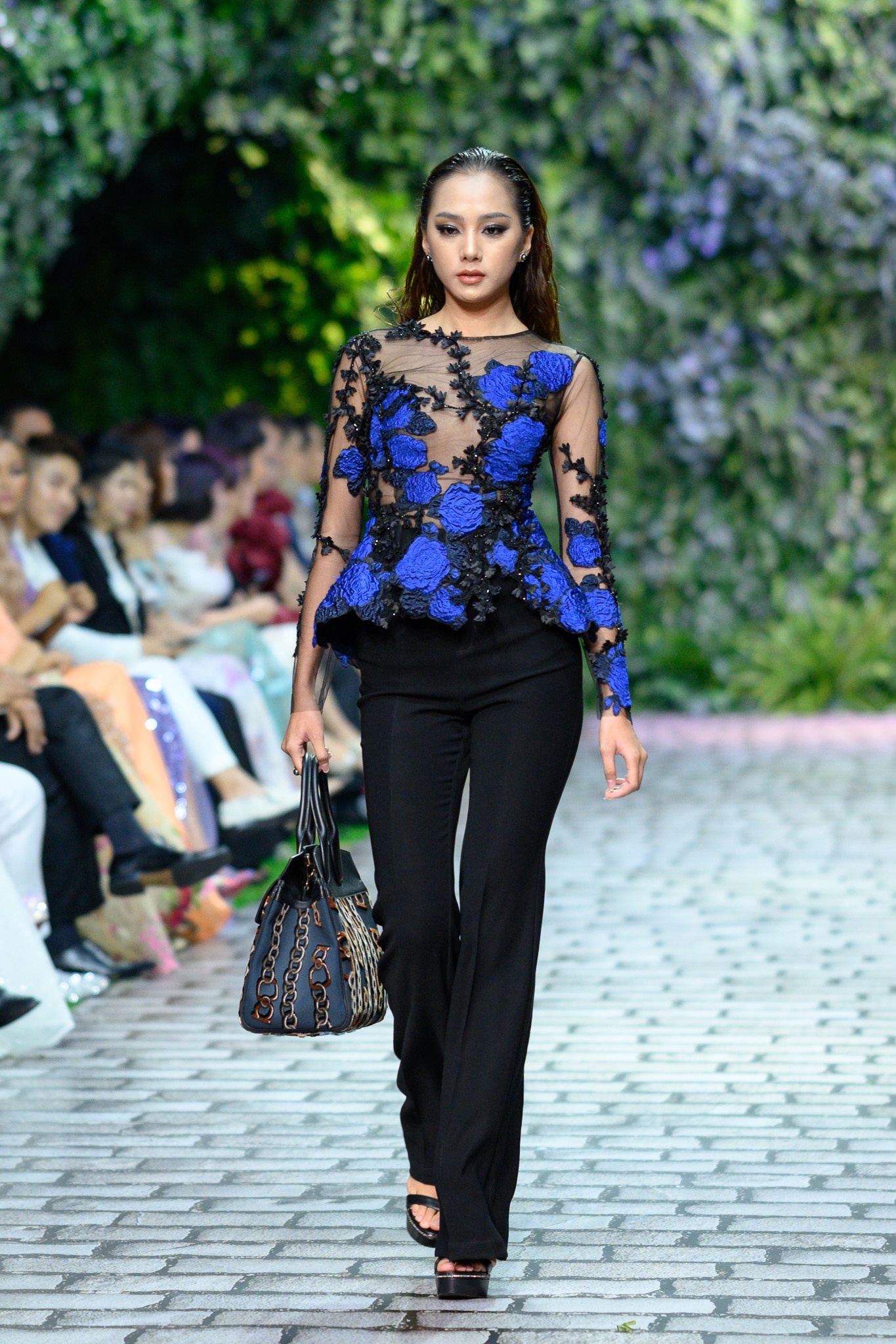 show thoi trang hoang hai anh 18