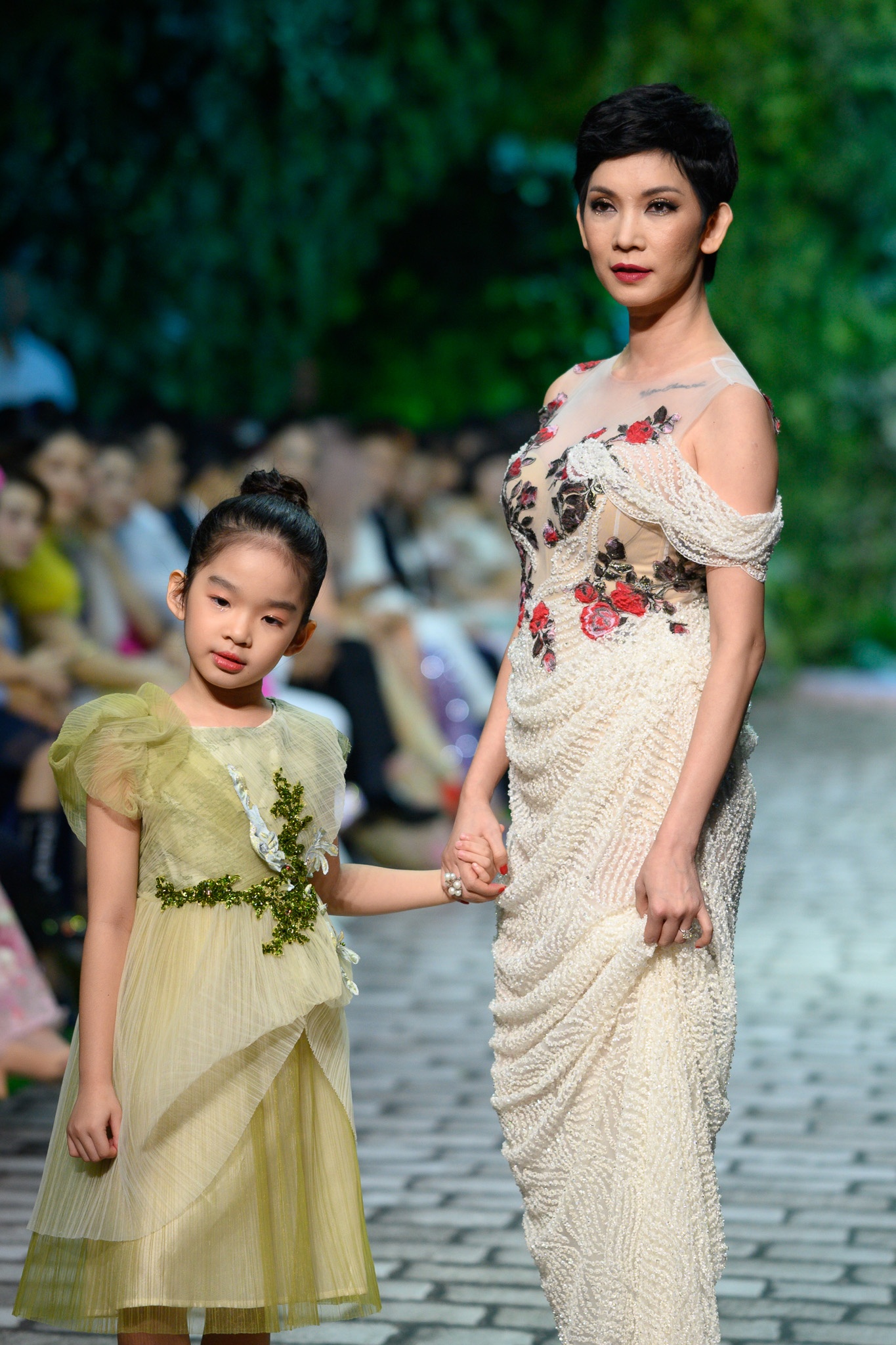 show thoi trang hoang hai anh 32