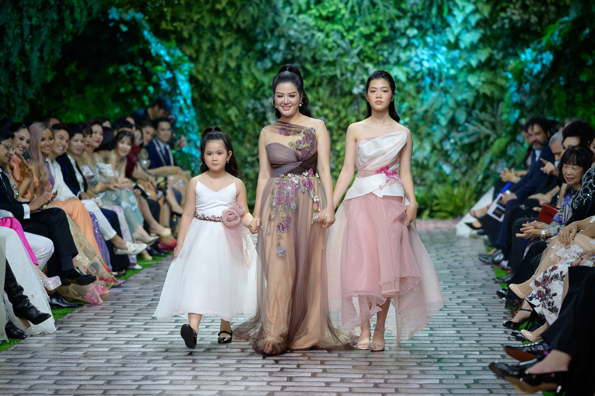 show thoi trang hoang hai anh 34