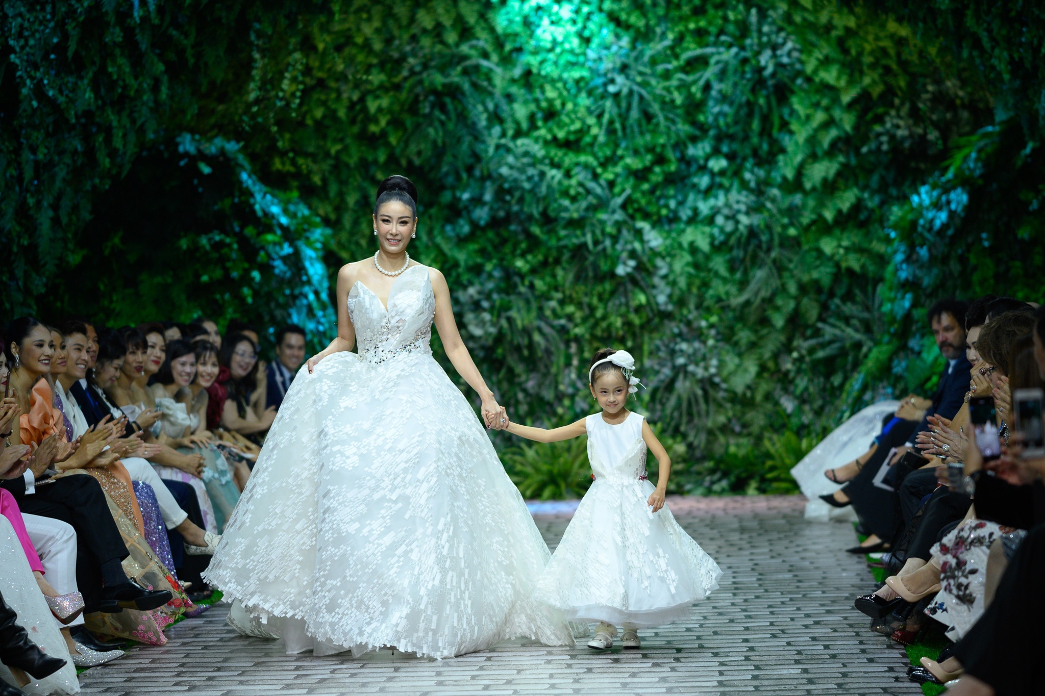 show thoi trang hoang hai anh 37