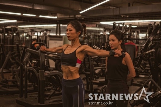 sao han than hinh co bap,  khong mo thua anh 5