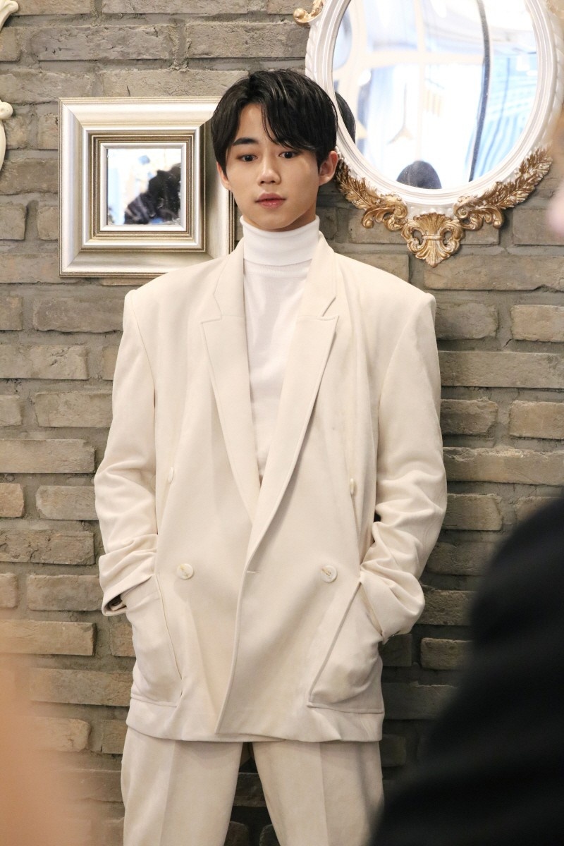 park ji bin dien trai anh 15