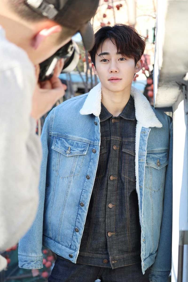 park ji bin dien trai anh 13