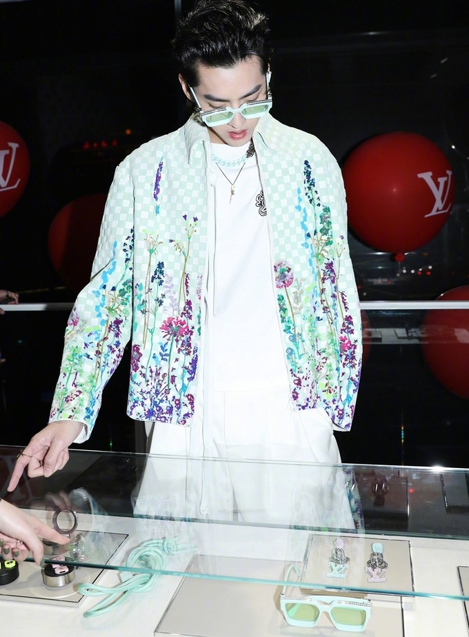 ngo diec pham mac do phi gioi tinh anh 6