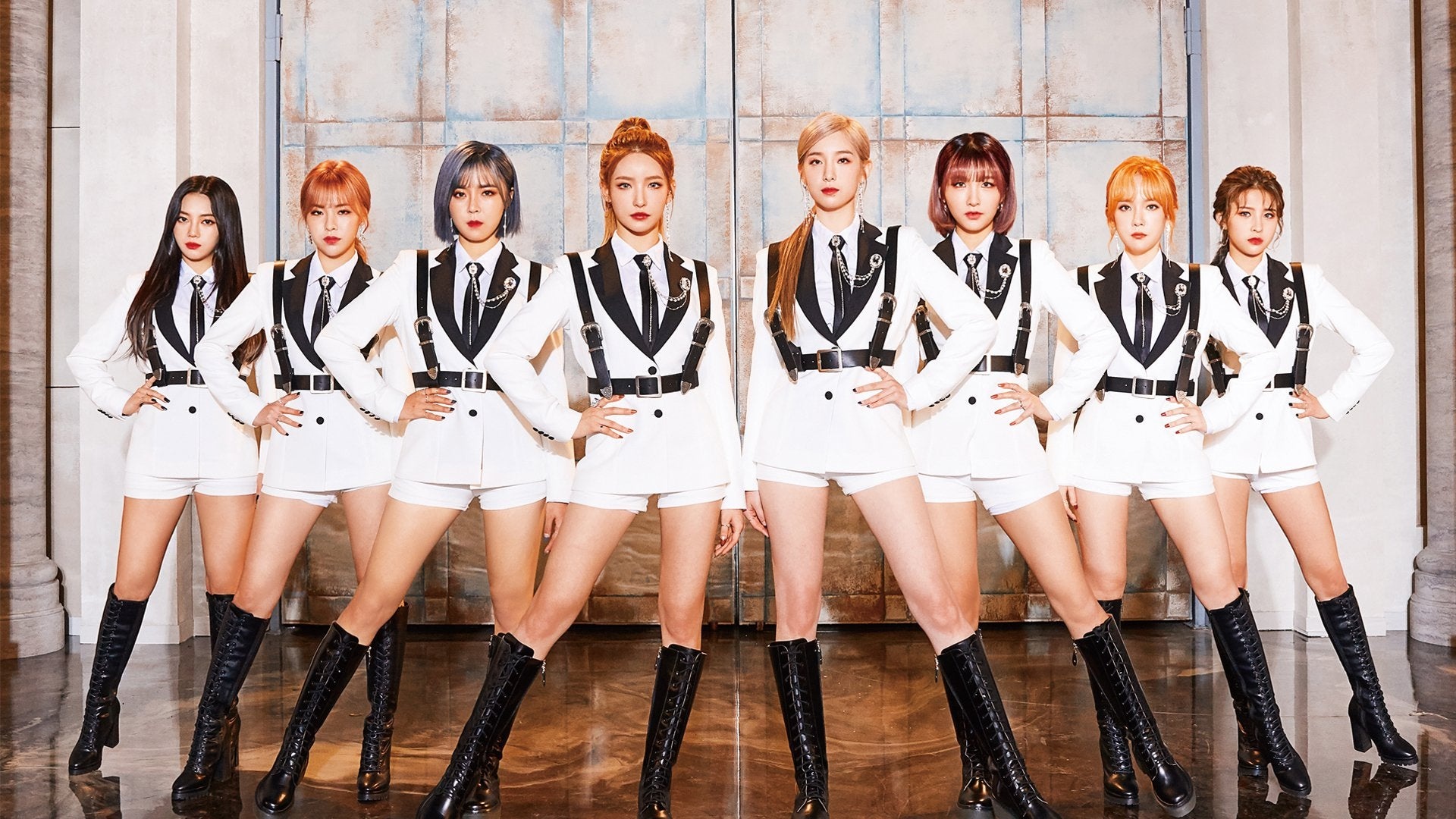 nhom nu tan ra thoi diem dich covid-19 anh 1