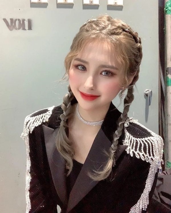 nhom nu tan ra thoi diem dich covid-19 anh 7