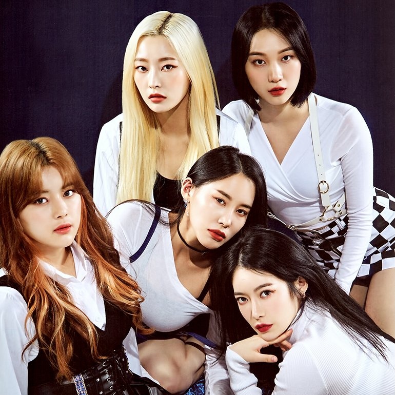 nhom nu tan ra thoi diem dich covid-19 anh 10